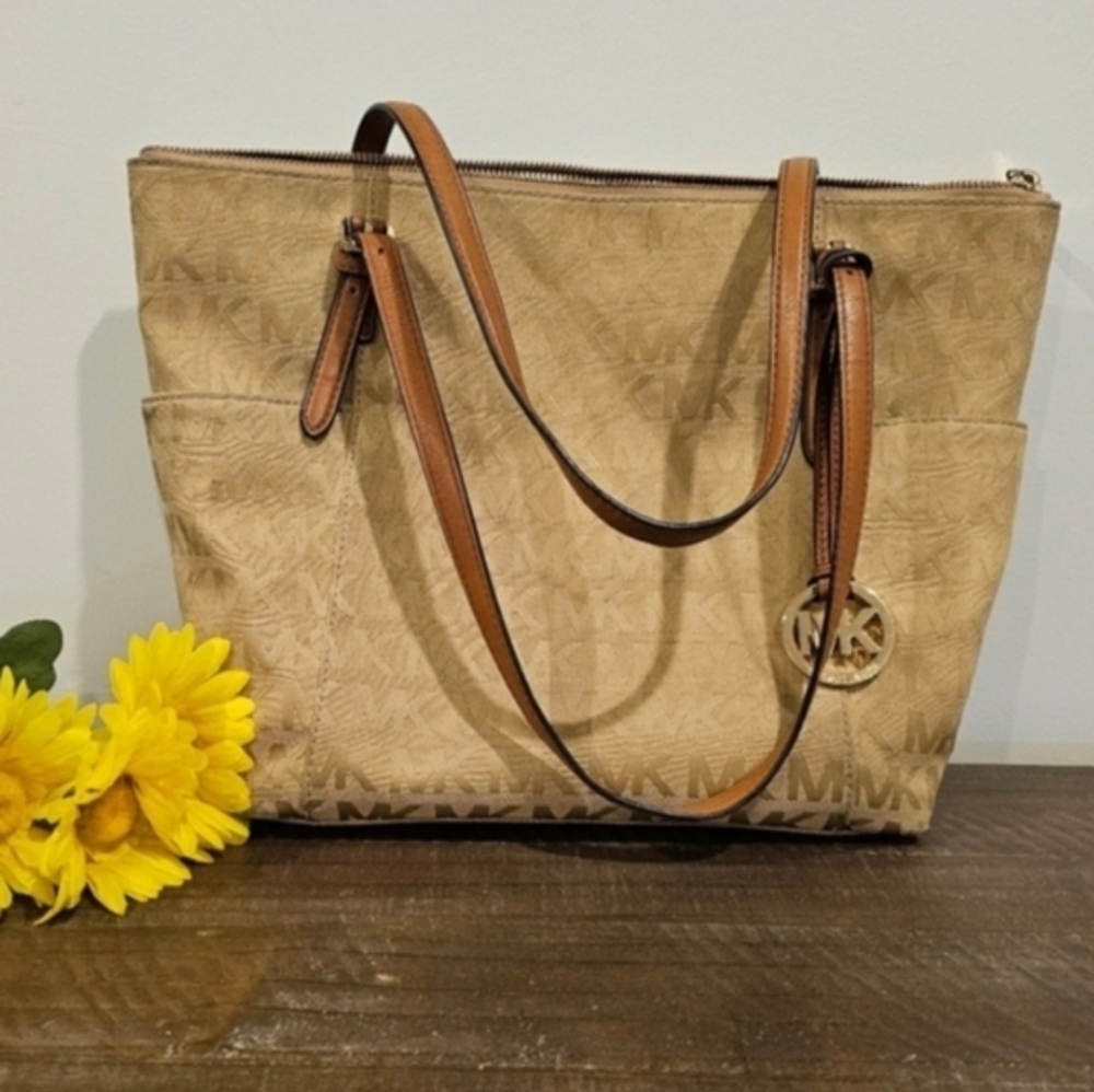 Michael Kors Jet Set Bag